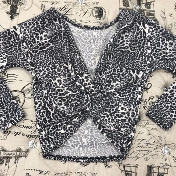Poof New York Leopard Twist Back Long Sleeve Top - Picture 4 of 6